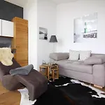 Апартаменты House Calmsailing,