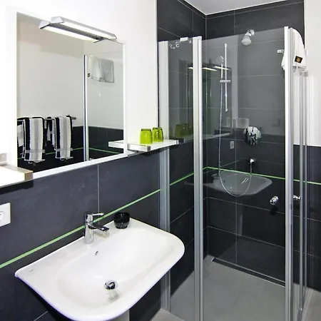 House Calmsailing, *