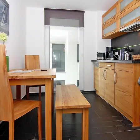 House Calmsailing, *