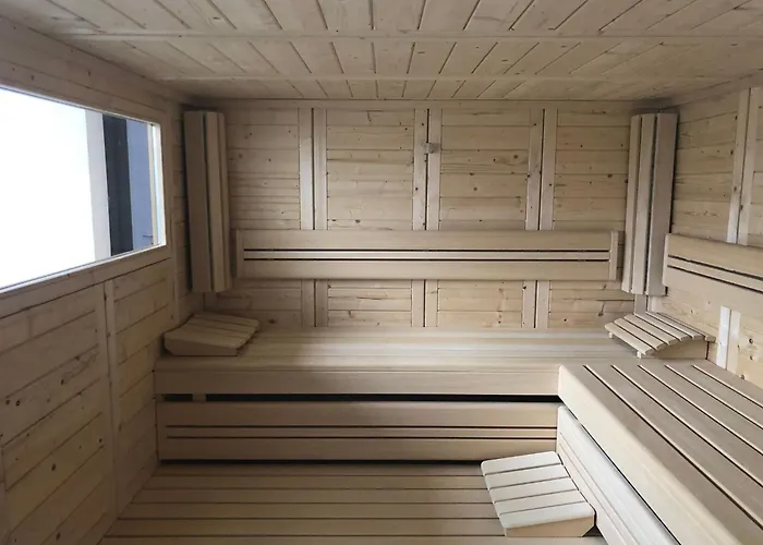 House Calmsailing, *